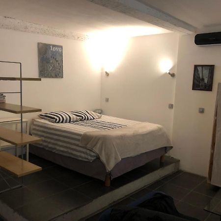 Studio Centre Ville Proche Gare Avec Cour Privee Carcassonne Exterior foto